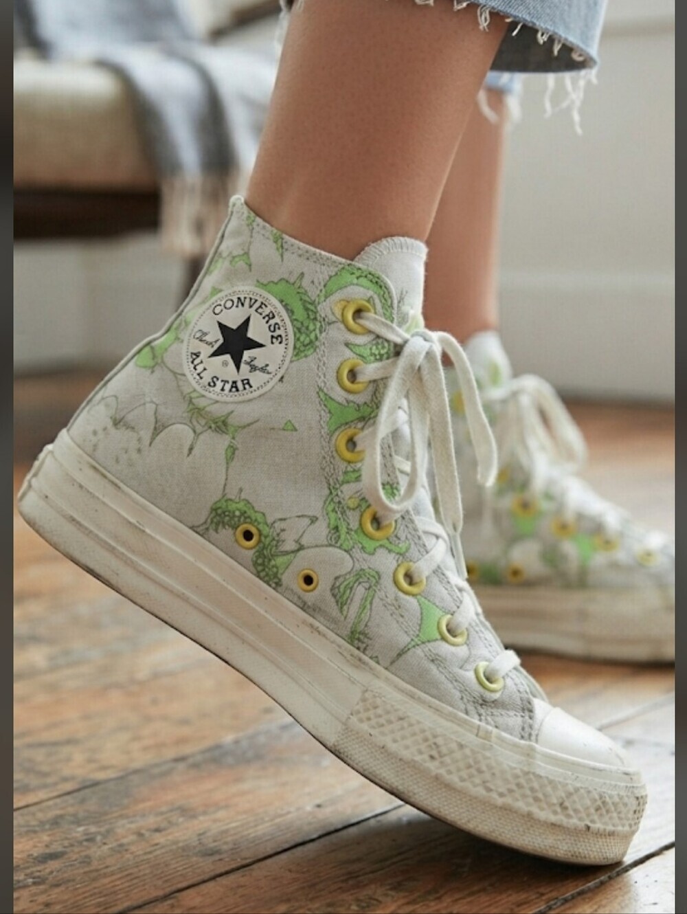 Converse Chuck Taylor All Star Platform Sneakers. (Size 7)